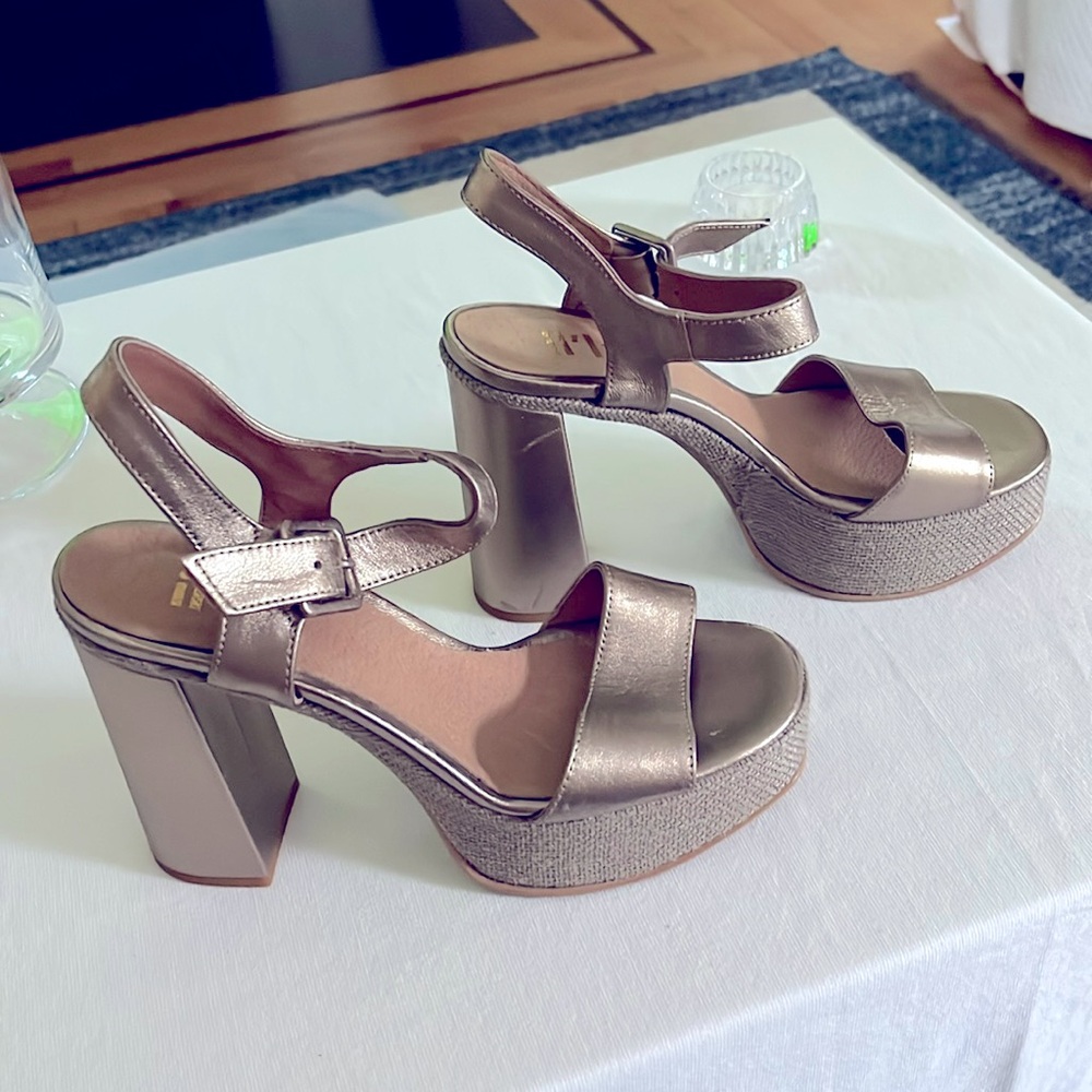 Elegant Metallic Platform Sandals